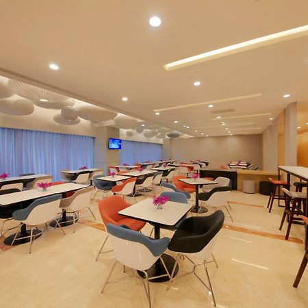 Holiday Inn Express Zhengzhou Zhengdong By Ihg Exterior foto
