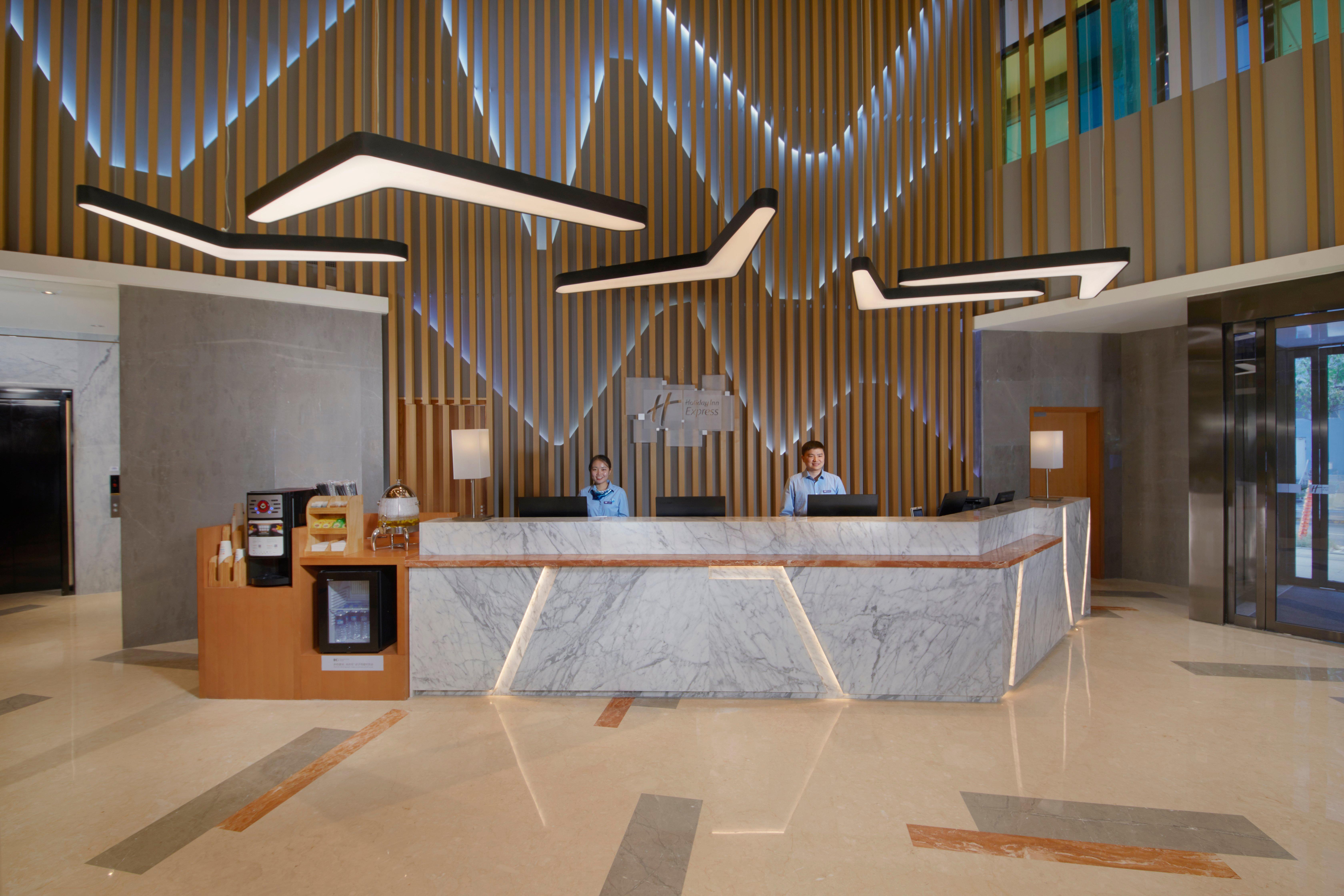 Holiday Inn Express Zhengzhou Zhengdong By Ihg Exterior foto