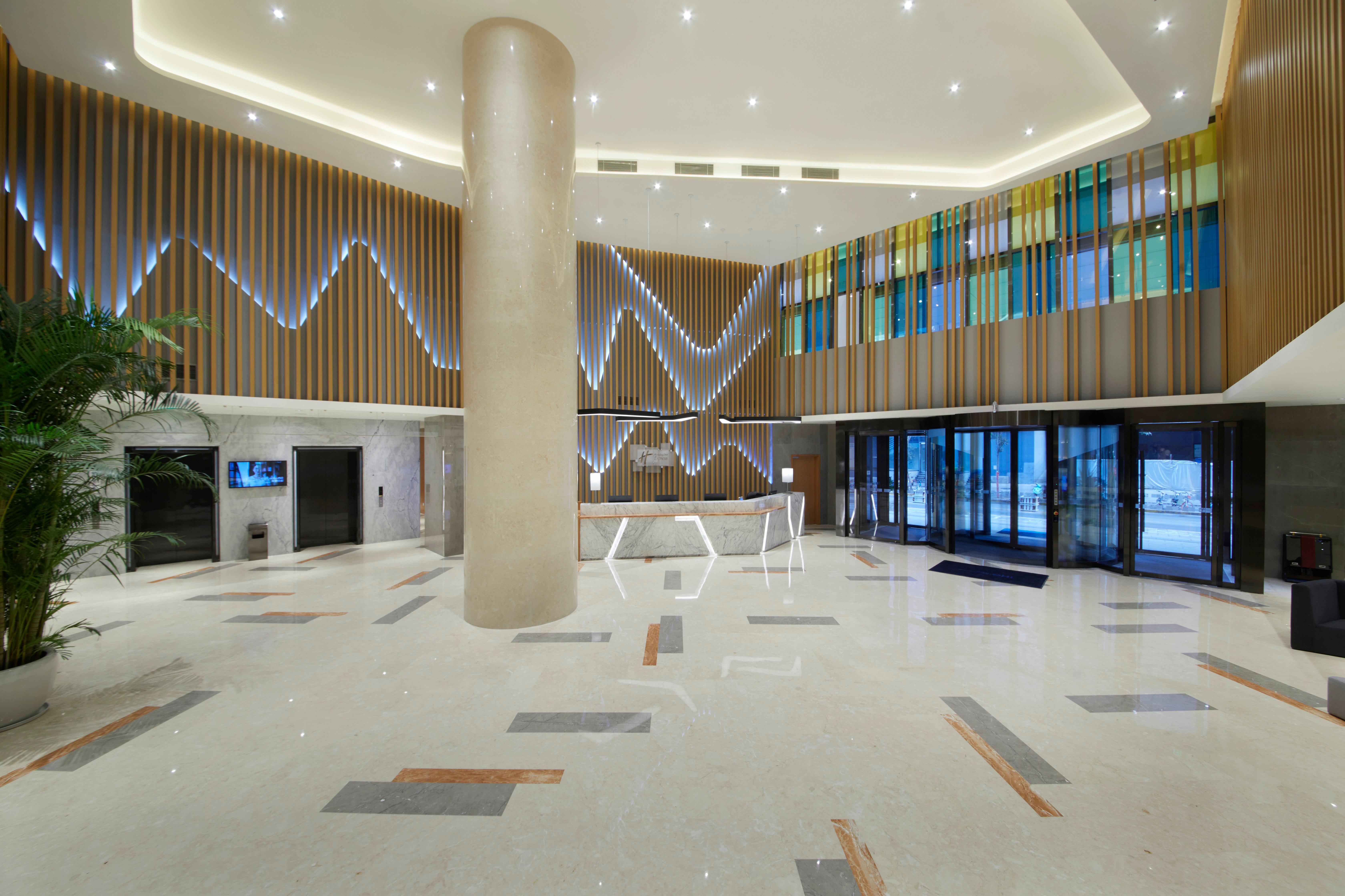 Holiday Inn Express Zhengzhou Zhengdong By Ihg Exterior foto