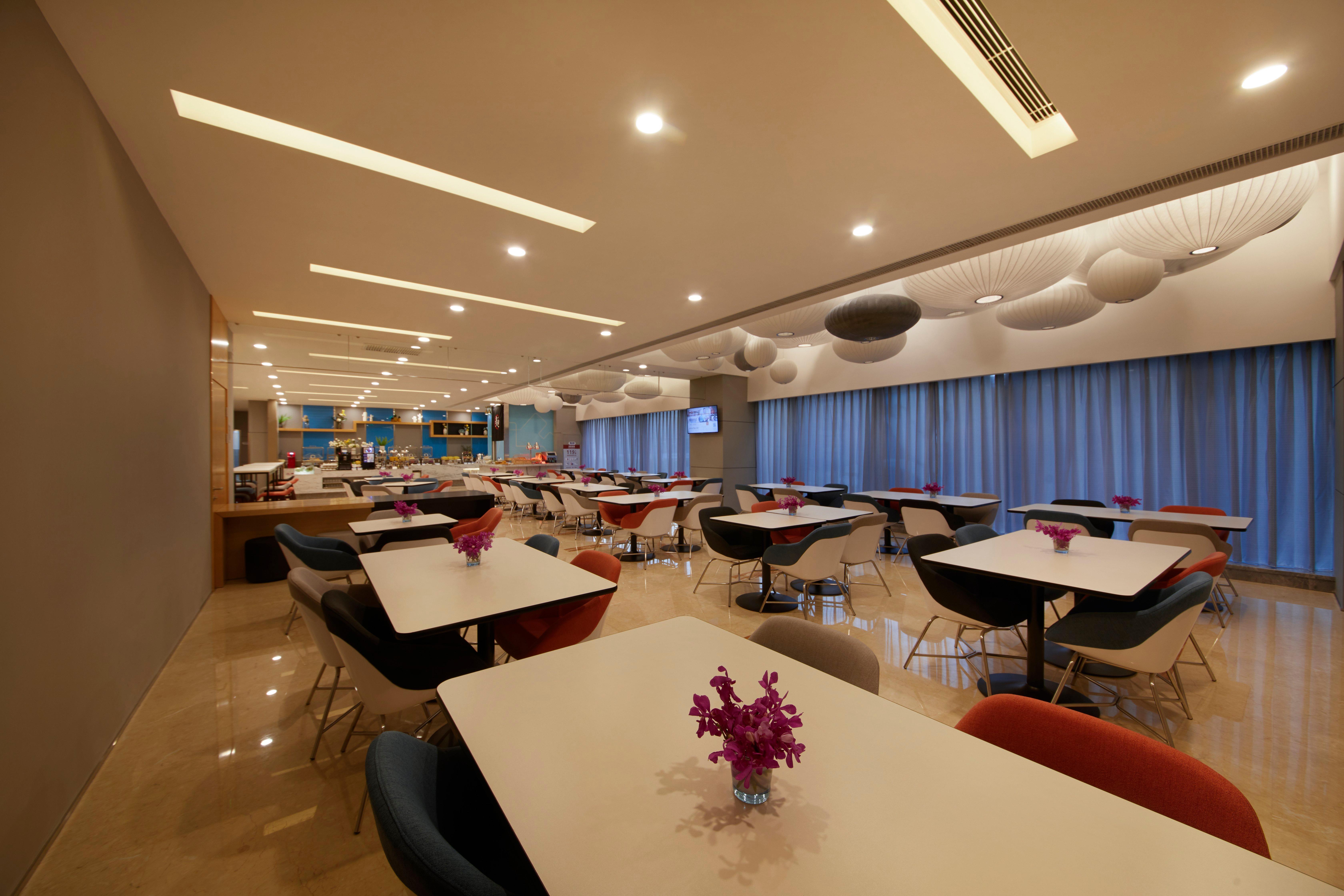 Holiday Inn Express Zhengzhou Zhengdong By Ihg Exterior foto