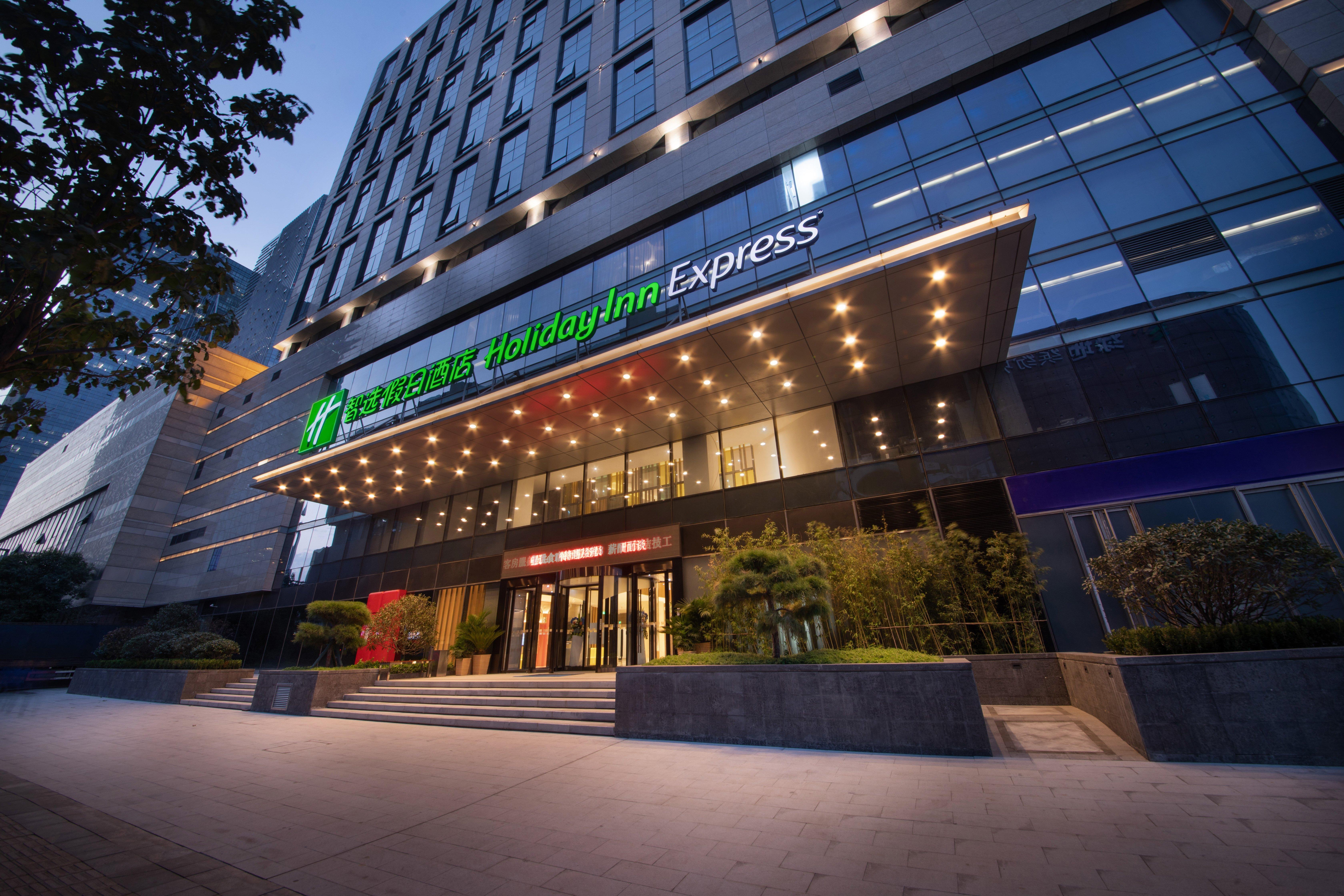 Holiday Inn Express Zhengzhou Zhengdong By Ihg Exterior foto