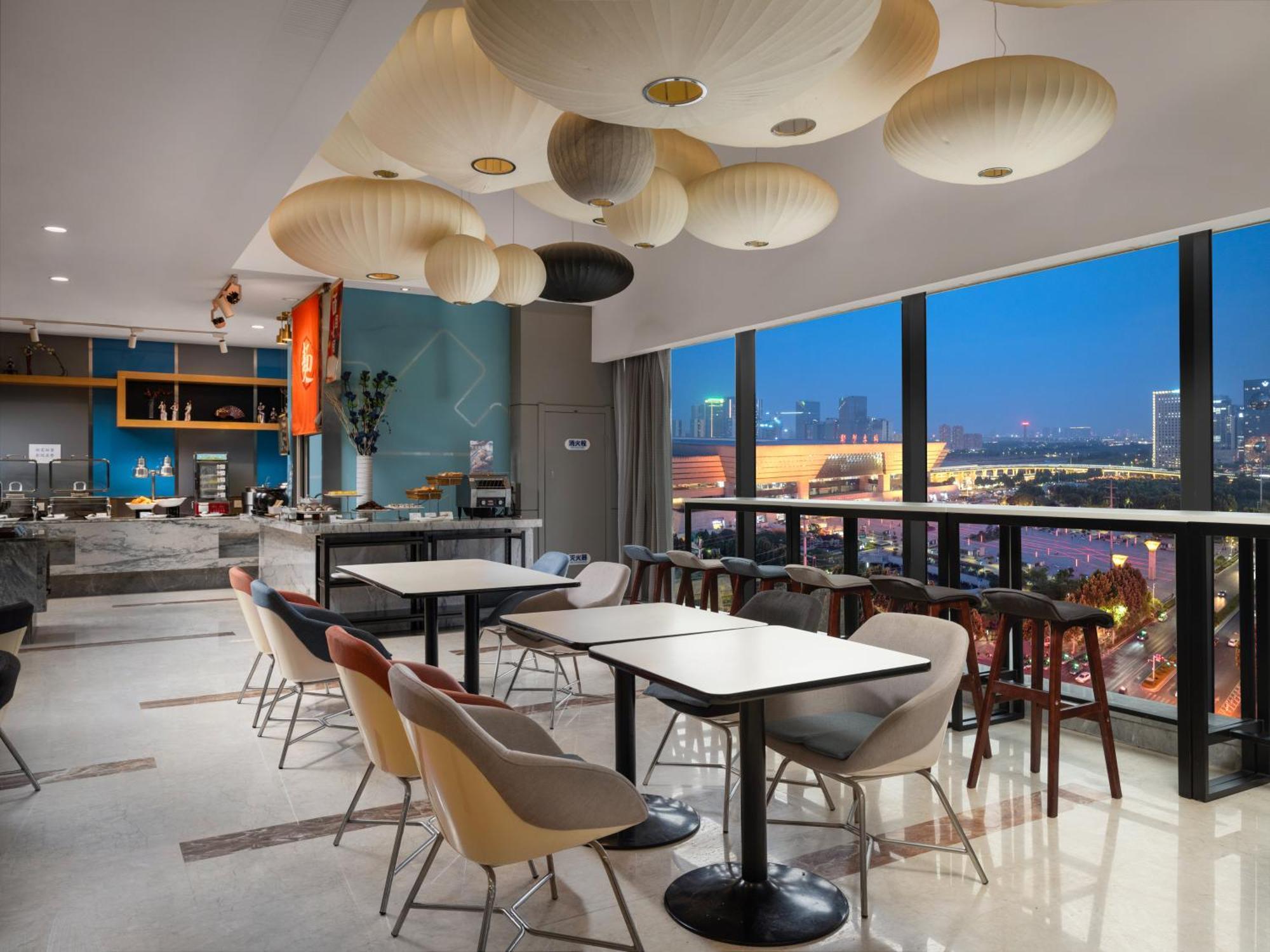 Holiday Inn Express Zhengzhou Zhengdong By Ihg Exterior foto