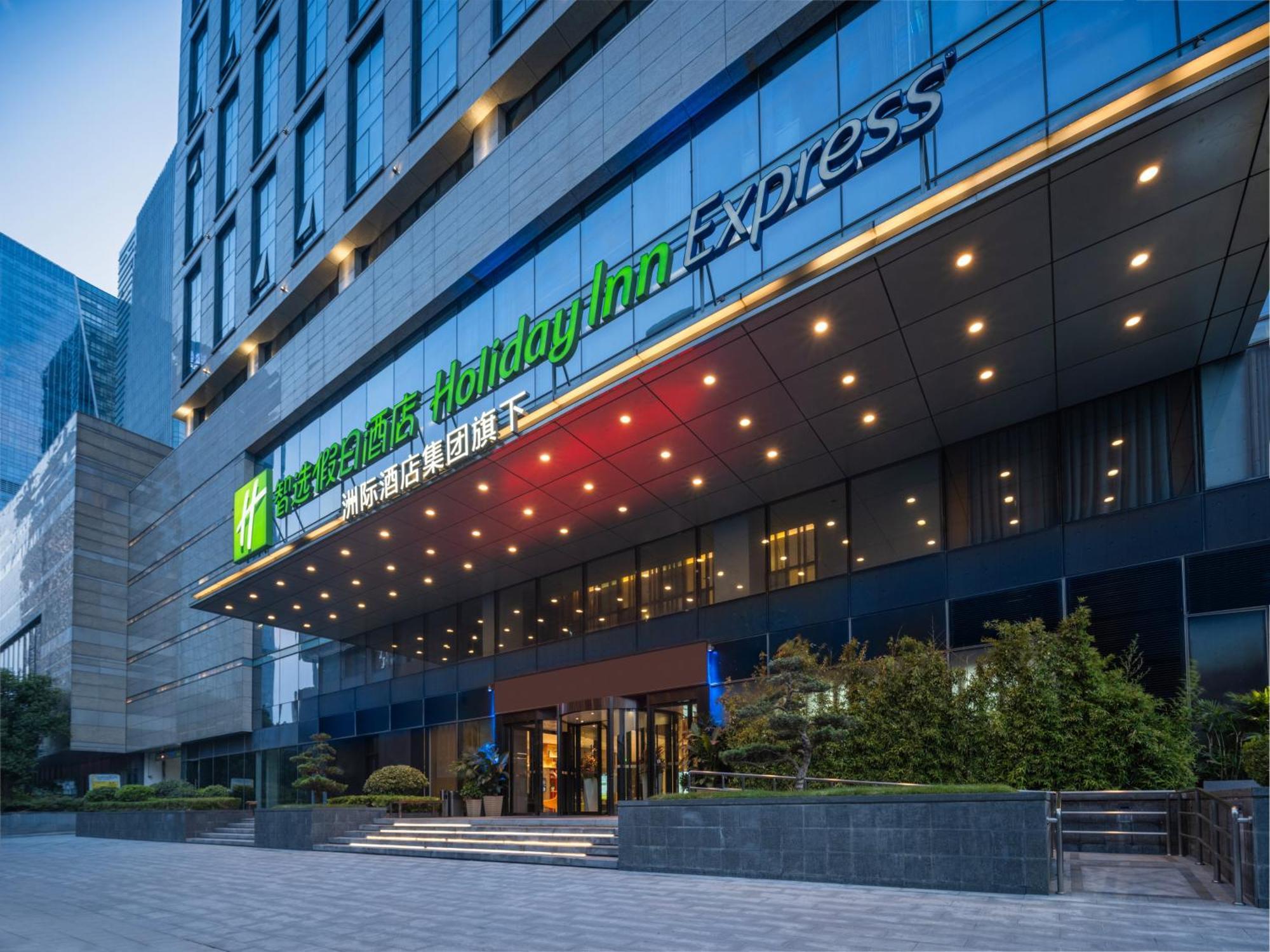 Holiday Inn Express Zhengzhou Zhengdong By Ihg Exterior foto