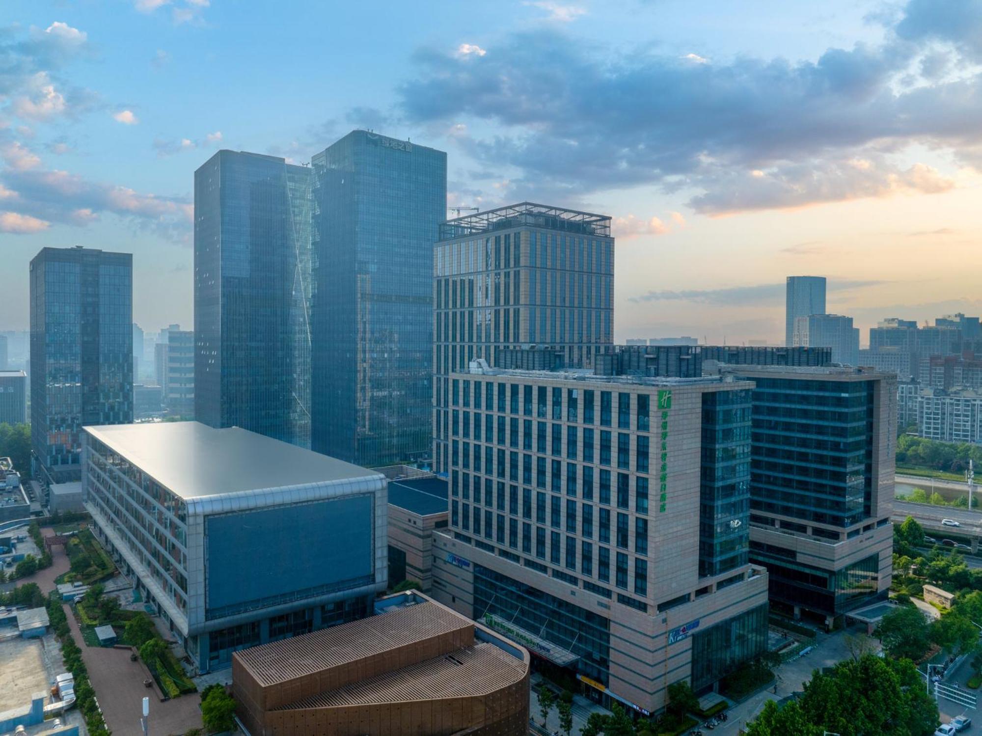 Holiday Inn Express Zhengzhou Zhengdong By Ihg Exterior foto