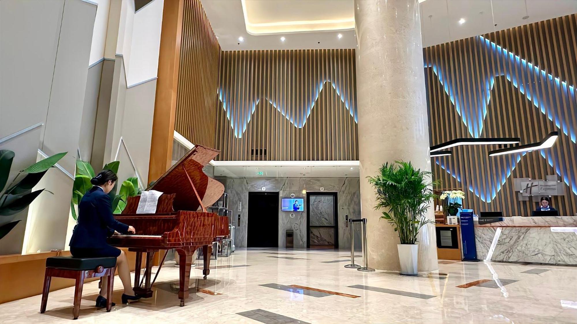 Holiday Inn Express Zhengzhou Zhengdong By Ihg Exterior foto